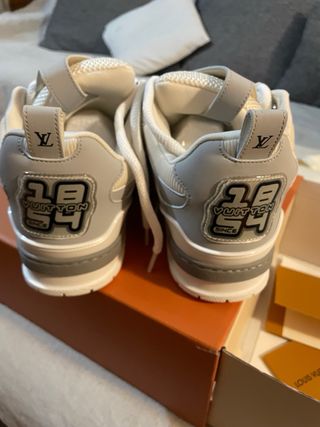 Scarpe Louis Vuitton grigie e bianche
