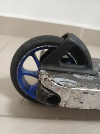 Patinete de trucos plateado