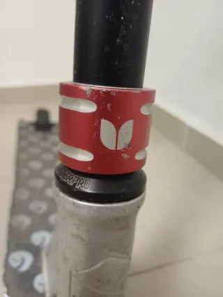 Patinete de trucos plateado