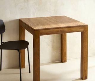 Tavolo in legno marrone