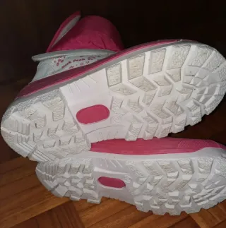 Botas de nieve rosas para niña