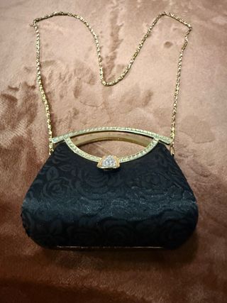 Bolso de fiesta adamascado negro con cadena