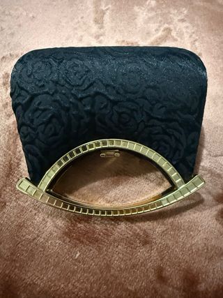 Bolso de fiesta adamascado negro con cadena