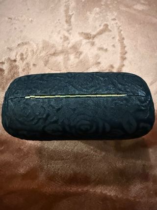 Bolso de fiesta adamascado negro con cadena