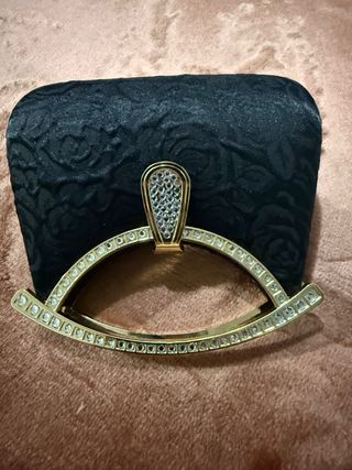 Bolso de fiesta adamascado negro con cadena