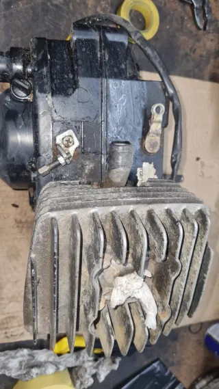 Motor Suzuki DR Big 49