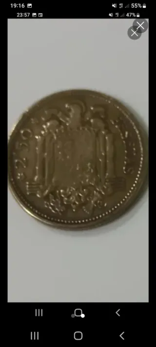 Moneda Franco 1953 da 2,50 e un'altra del 1947 da 2 dollari