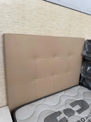 Cómoda de madera blanca