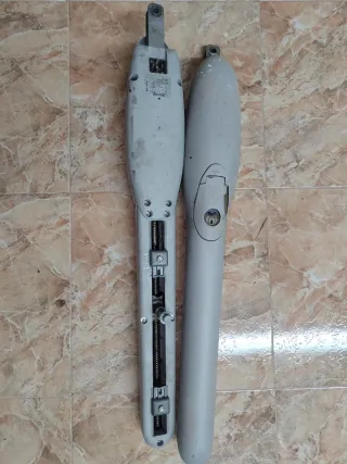 Brazos para puerta automática