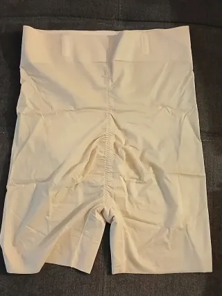 Braga Moldeadora Beige