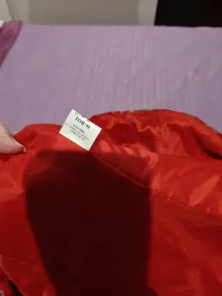 Vestido de fiesta rojo con falda y corpiño