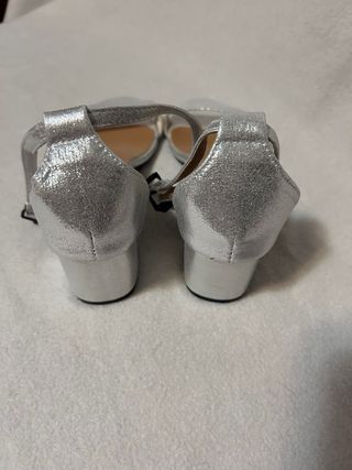 Sandalias elegantes plateadas