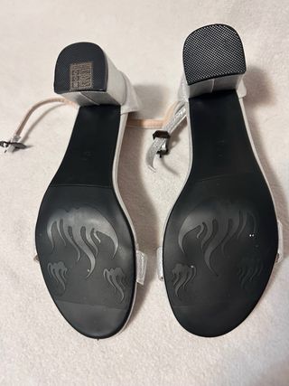 Sandalias elegantes plateadas