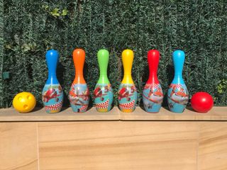 Juego de bolos infantil con bolas