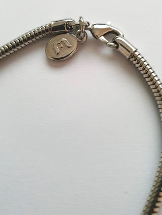 Braccialetto con 4 charmes e due fermi in acciaio