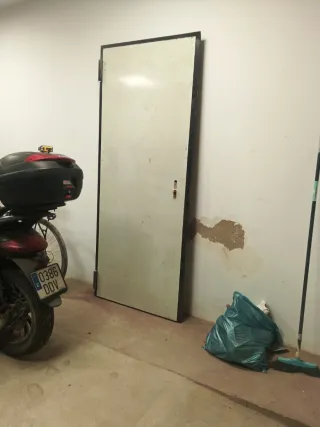 Puerta exterior seguridad