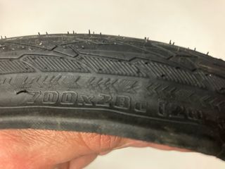 Neumático 700 x 28C