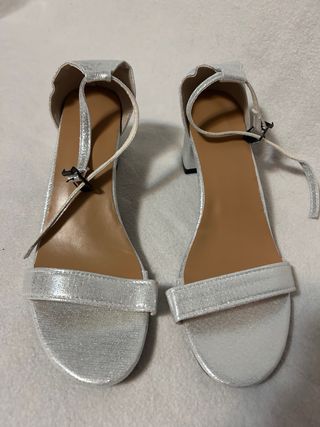 Sandalias elegantes plateadas