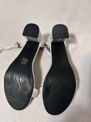 Sandalias elegantes plateadas