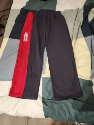 Pantalones de chándal anchos grises y rojos