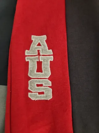 Pantalones de chándal anchos grises y rojos