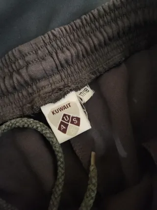 Pantalones de chándal anchos grises y rojos