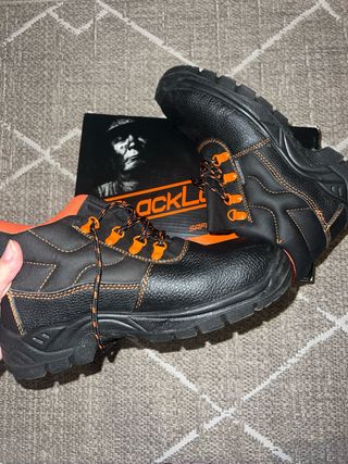 Zapatilla o botas BlackLeather Negra y Naranja