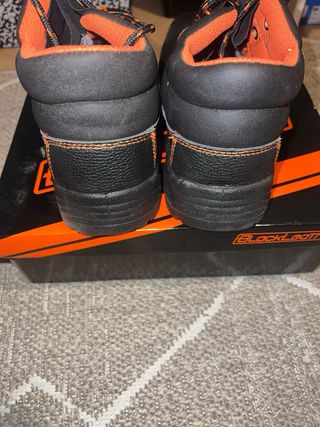 Zapatilla o botas BlackLeather Negra y Naranja