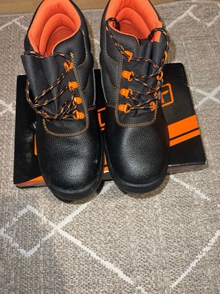 Zapatilla o botas BlackLeather Negra y Naranja