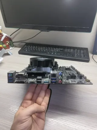 Scheda Madre ASUS Gaming + RYZEN 5 + 24GB 3200Mhz