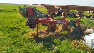 Arado Vertedera Trisurco KVERNELAND