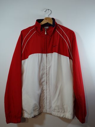 Chaqueta Nike Sportswear Street Roja y Blanca