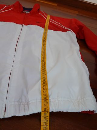 Chaqueta Nike Sportswear Street Roja y Blanca