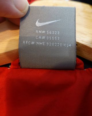 Chaqueta Nike Sportswear Street Roja y Blanca