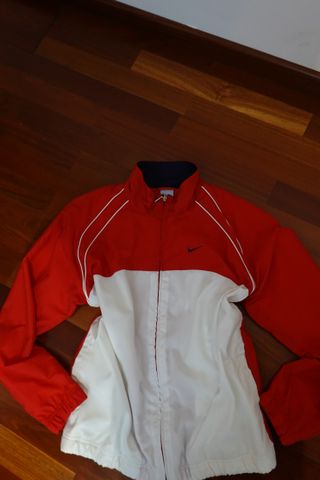 Chaqueta Nike Sportswear Street Roja y Blanca
