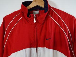 Chaqueta Nike Sportswear Street Roja y Blanca