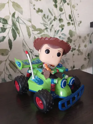 Funko Pop Toy Story Woody en Coche RC