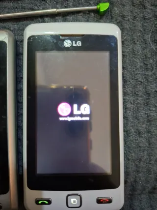 2 Móviles LG KP501 Plata y Blanco + Stylus