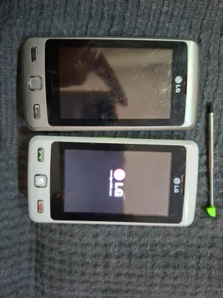 2 Móviles LG KP501 Plata y Blanco + Stylus