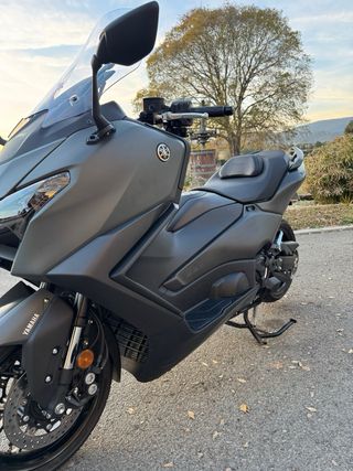 YAMAHA T-MAX 560 2025