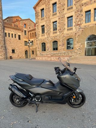 YAMAHA T-MAX 560 2025