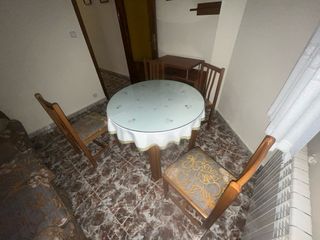 Mesa redonda cristal y 4 sillas comedor