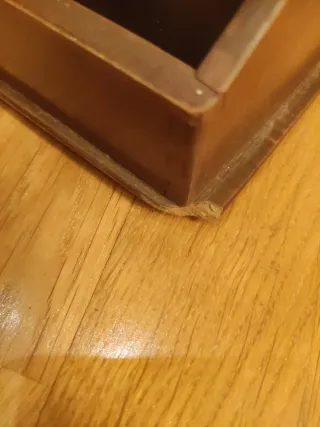 Organizador de escritorio de madera antiguo.