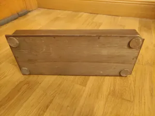 Organizador de escritorio de madera antiguo.