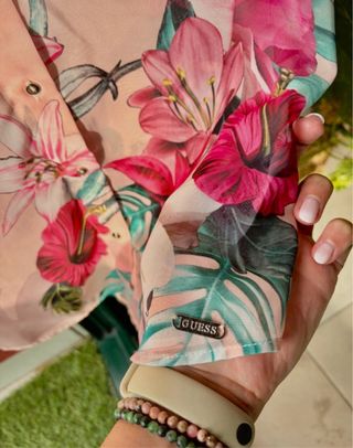Blusa Guess floral -Nueva-