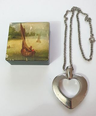 Collanina con ciondolo a forma di cuore vintage