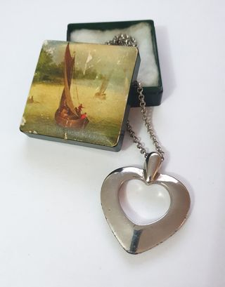 Collanina con ciondolo a forma di cuore vintage