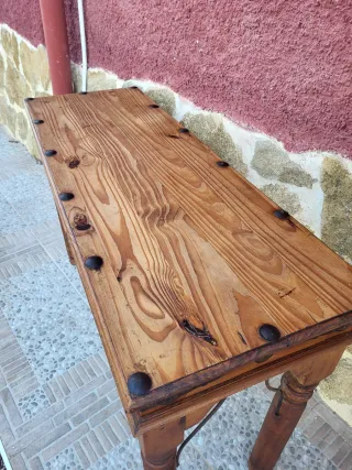 Mesa de entrada rústica