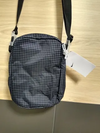 Bolso bandolera Nike negro y gris