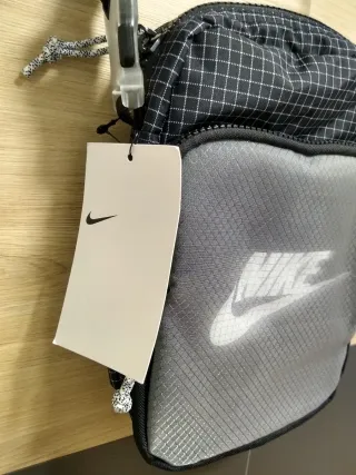 Bolso bandolera Nike negro y gris